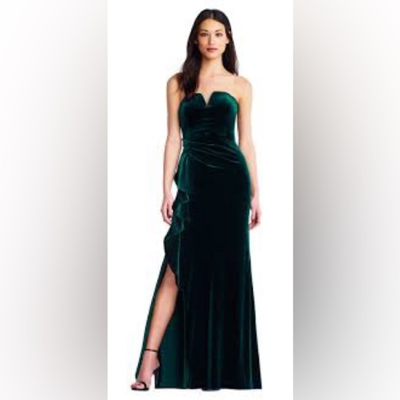 AIDAN MATTOX dark green Velvet
Sweetheart Gown size 2 - Picture 1 of 11